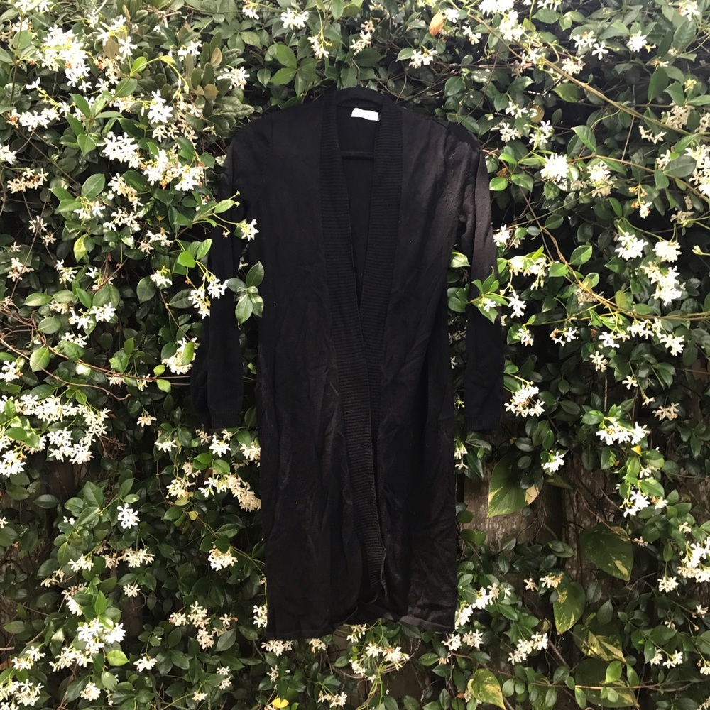 🌸Long, black, long sleeved over sweater🌸