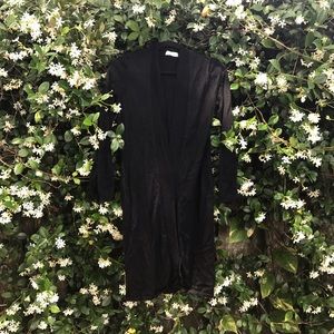 🌸Long, black, long sleeved over sweater🌸