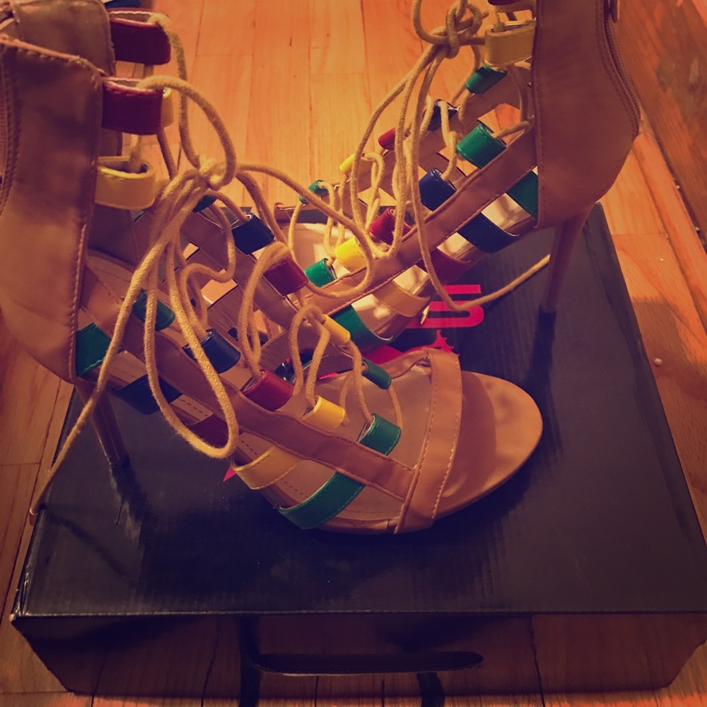Heels size 10 tan multiple colors