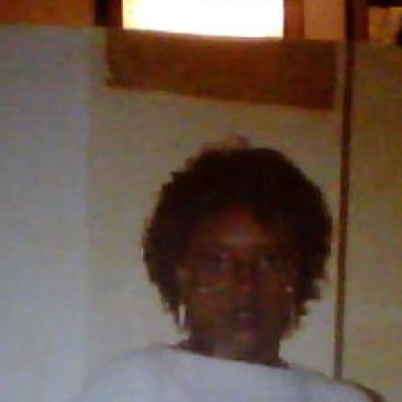 Meet your Posher, Cynthia - Picture 1 of 1