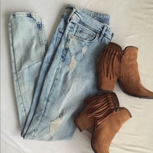 H&M Size 29 Light Wash Dyed Destroyed Skinny Jean