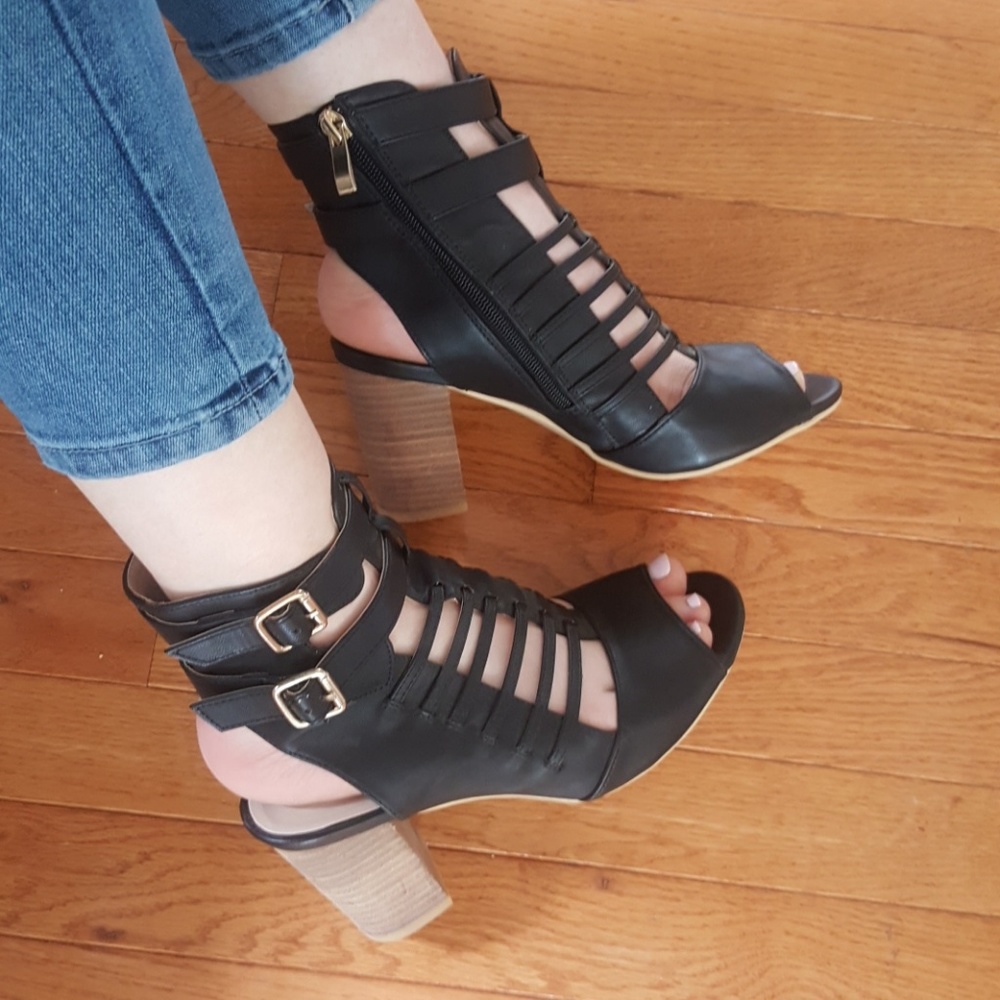 Bucco black leather gladiator sandals/heels