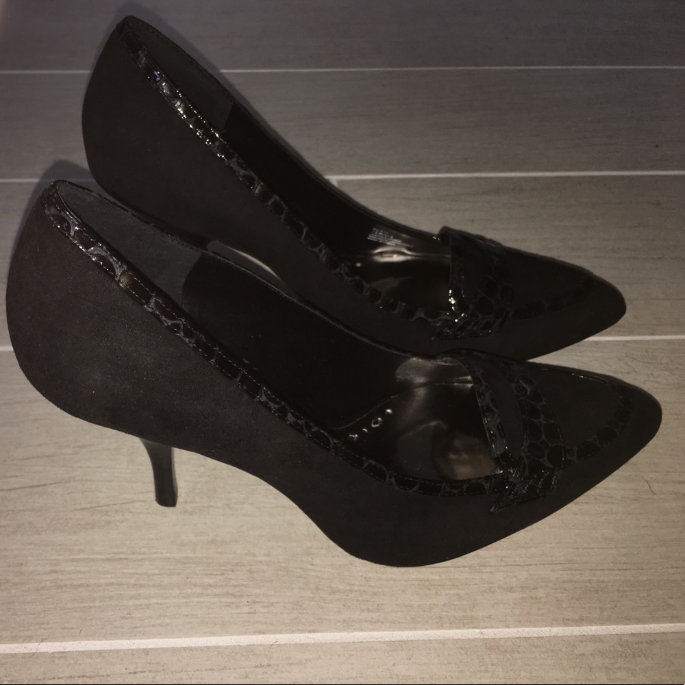 Stylish BCBG heels - Picture 2 of 4