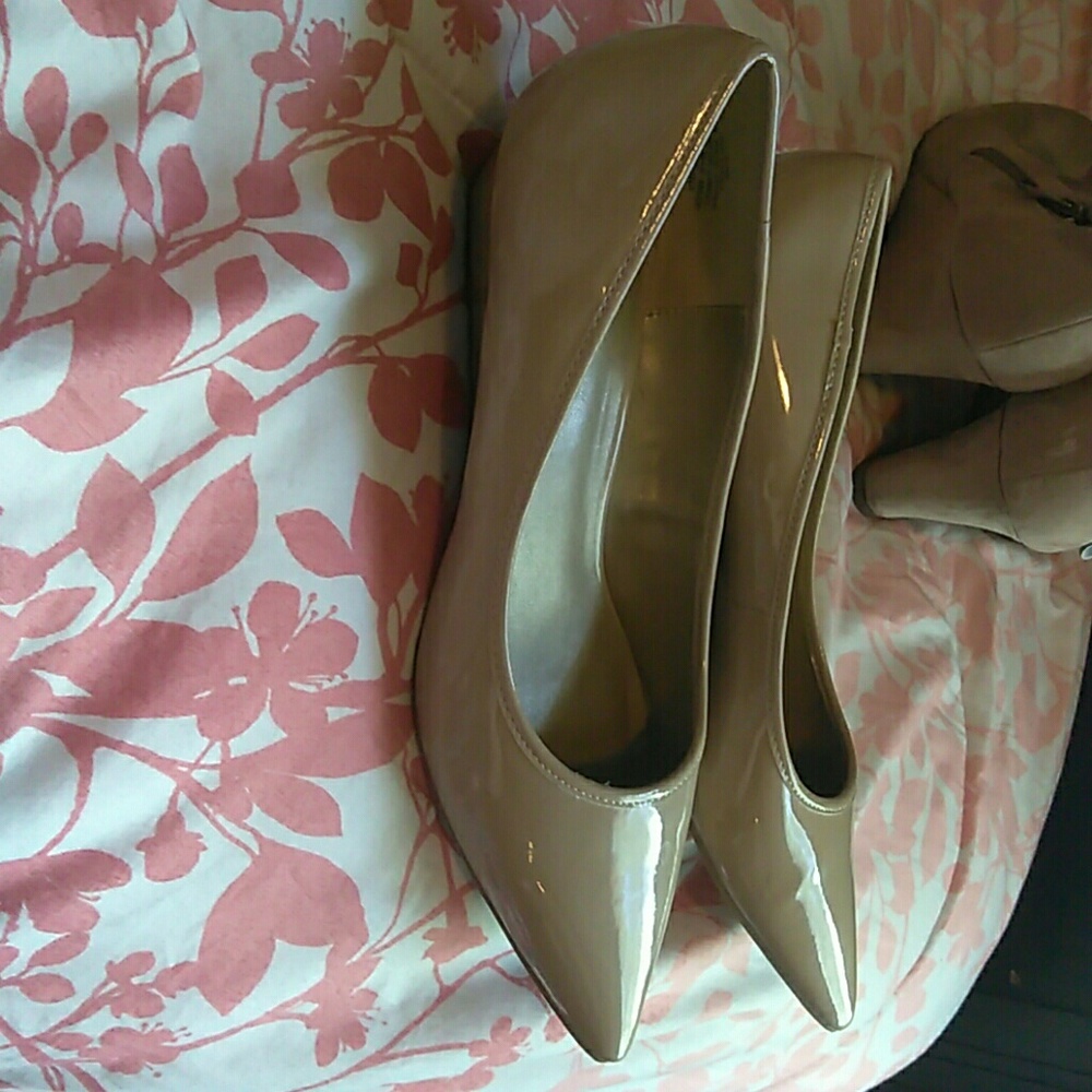 Super comfy Bandolino wedge shoes!