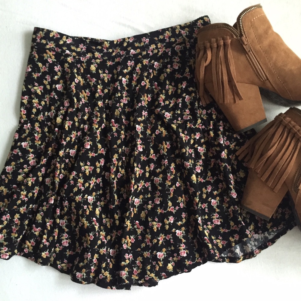 Forever 21 Black Floral Flounce Skirt Size Small
