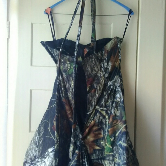 Wedding dress - Picture 2 of 4