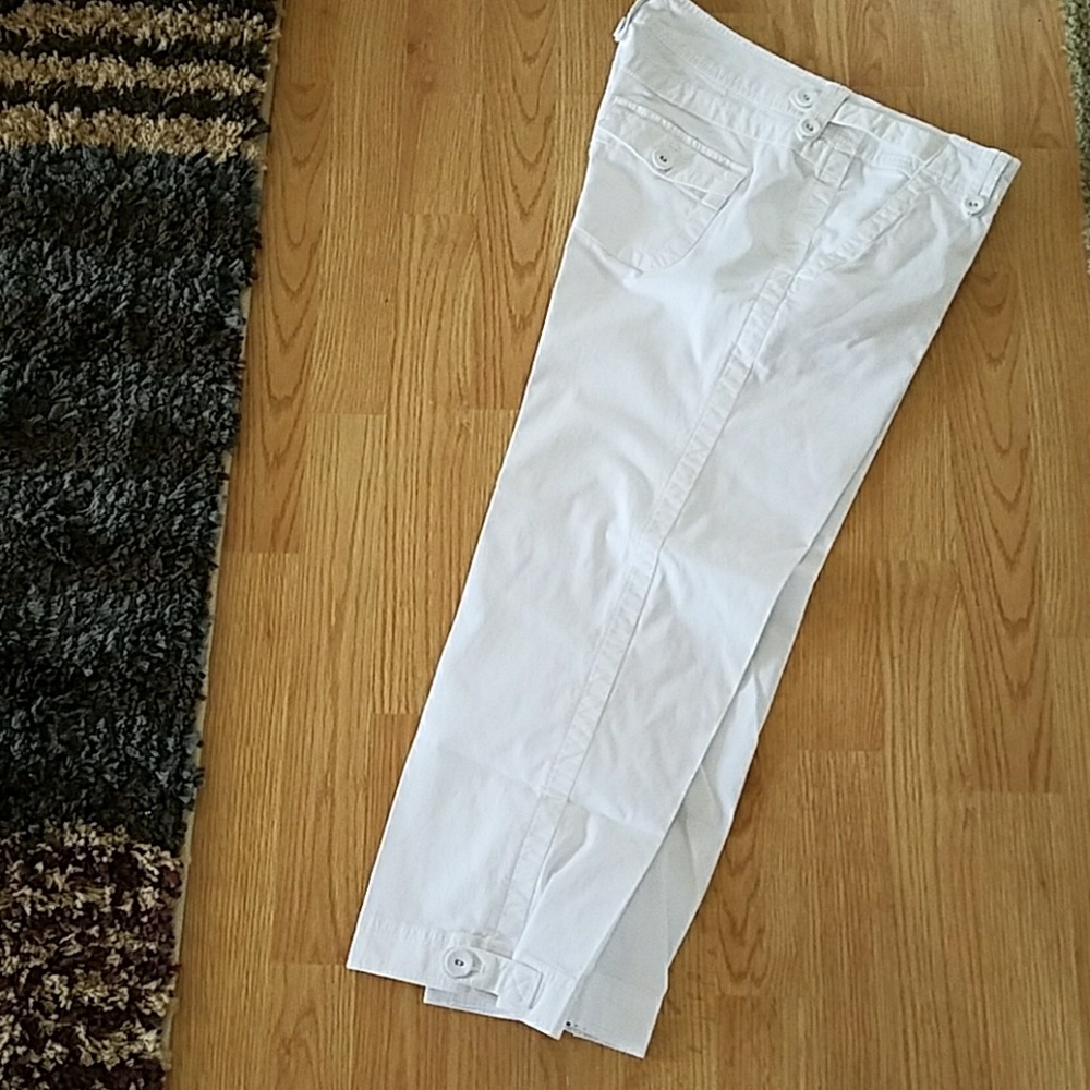 White  Eddie Brauer size 8 capris,  perfect!