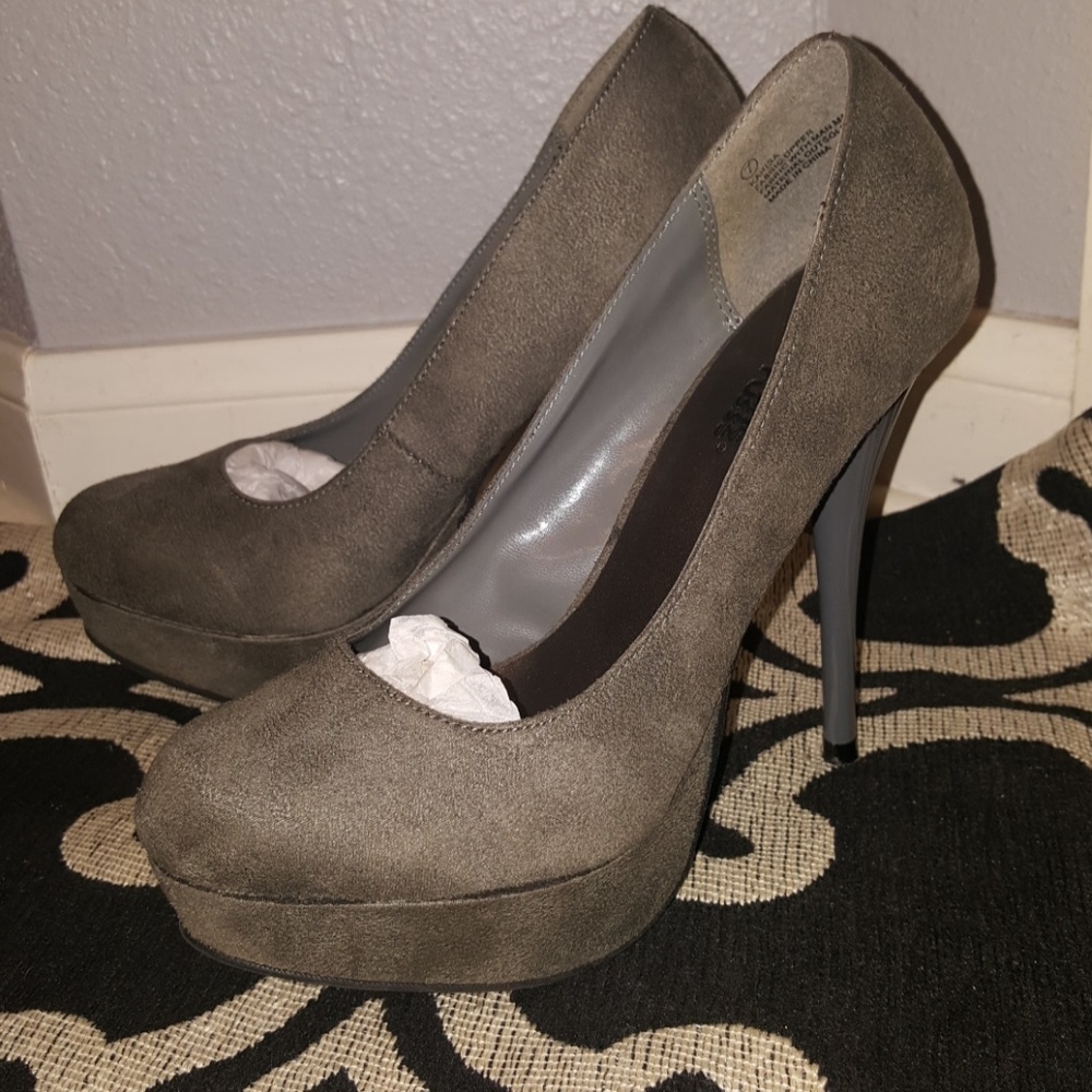 Charlotte Russe ~ Gray Heels