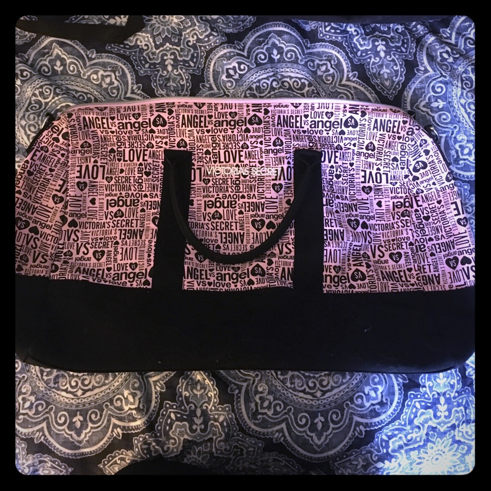 VS pink duffle bag