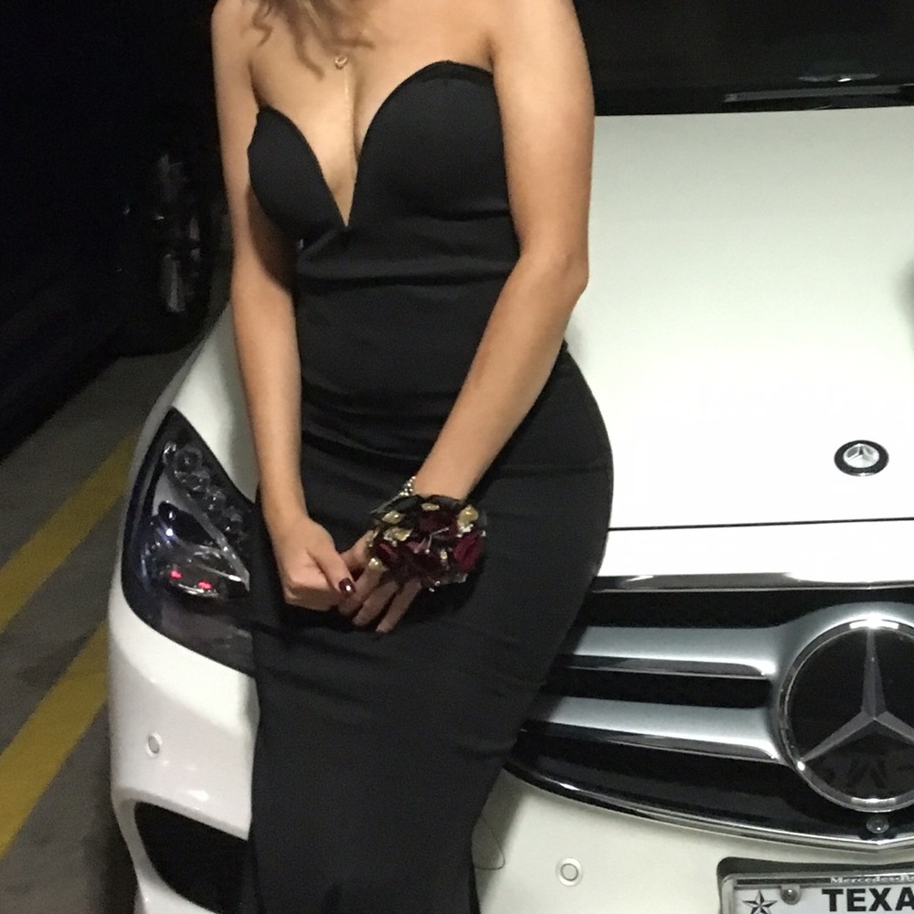 Black prom dress