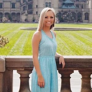 Meet your Posher, Courtney