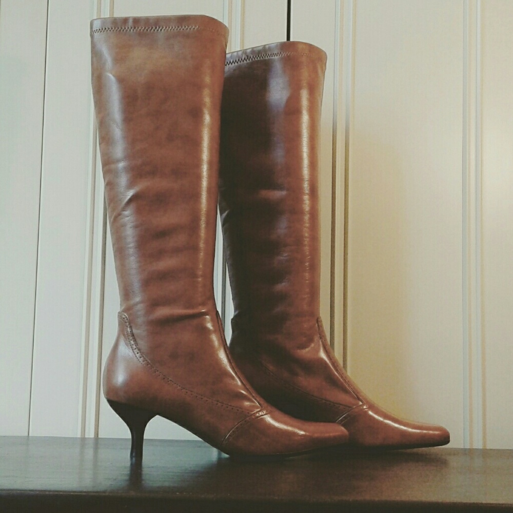 NWOT Cognac Brown Kitten Heel Boot