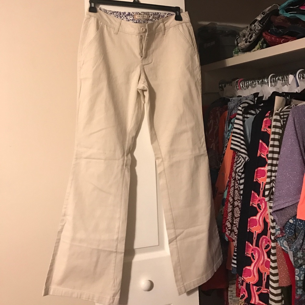 Cream Arizona jeans with wide legs EUC