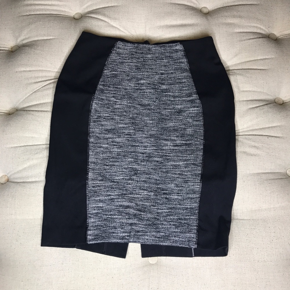 Beautiful pencil skirt from H&M, worn only once.