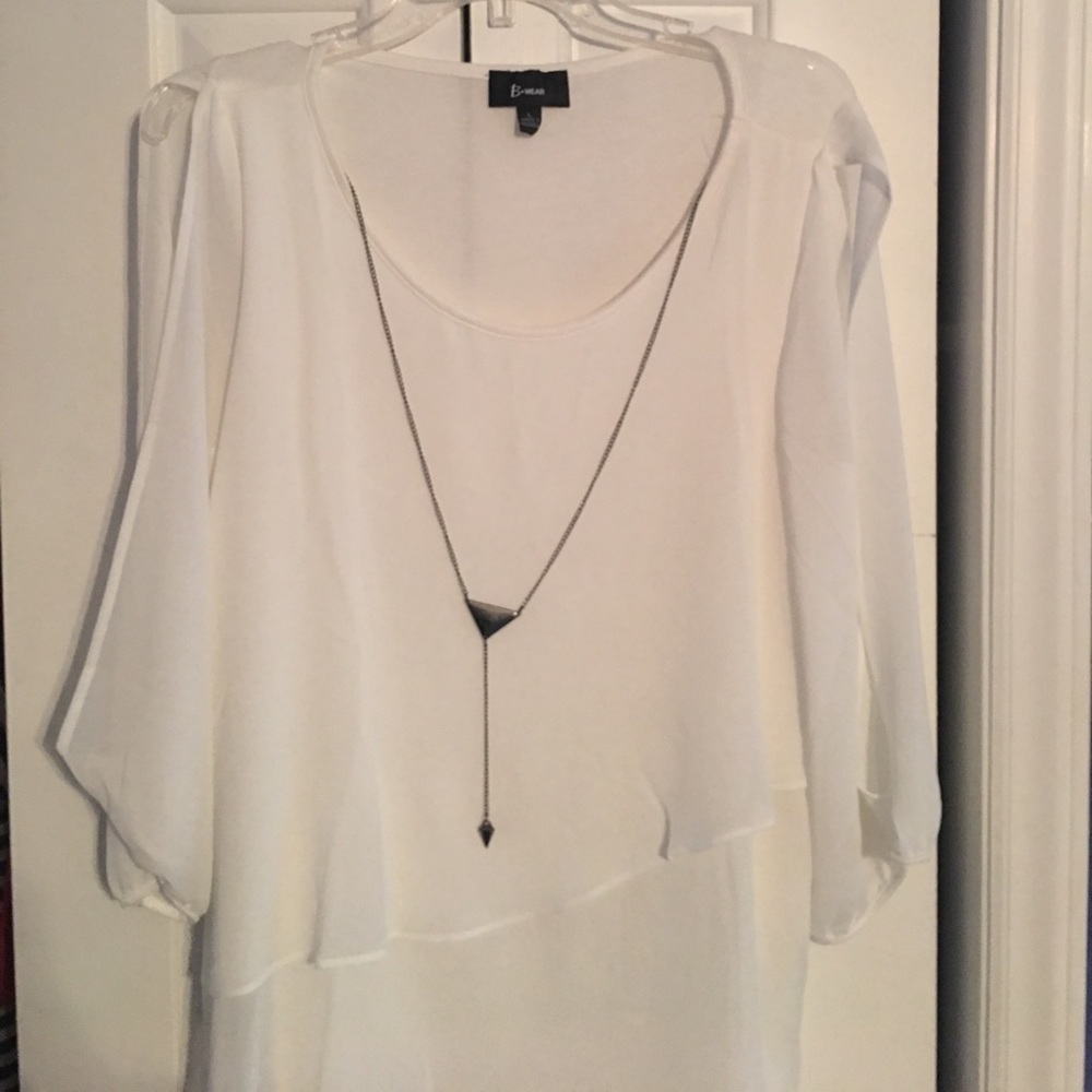 Never worn white quarter sleeve top