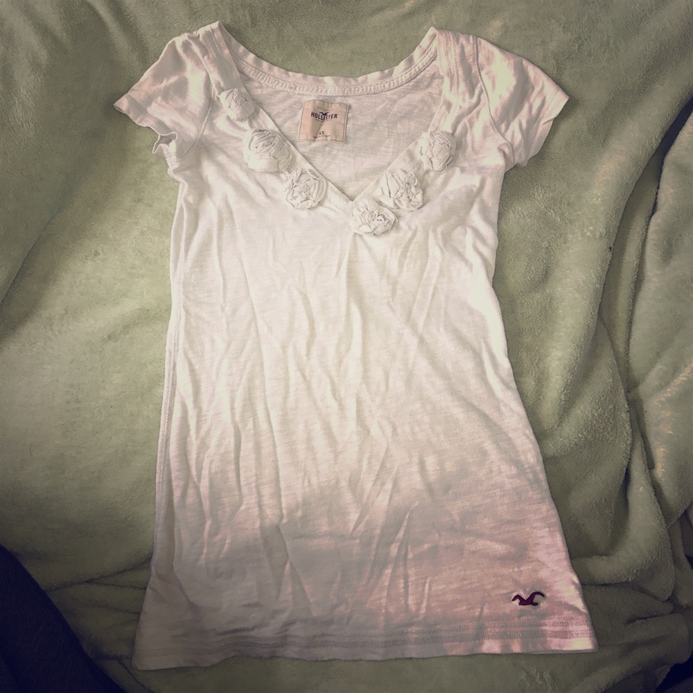 White Hollister tee v-neck