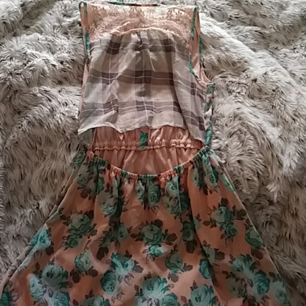 Dress - Picture 2 of 4