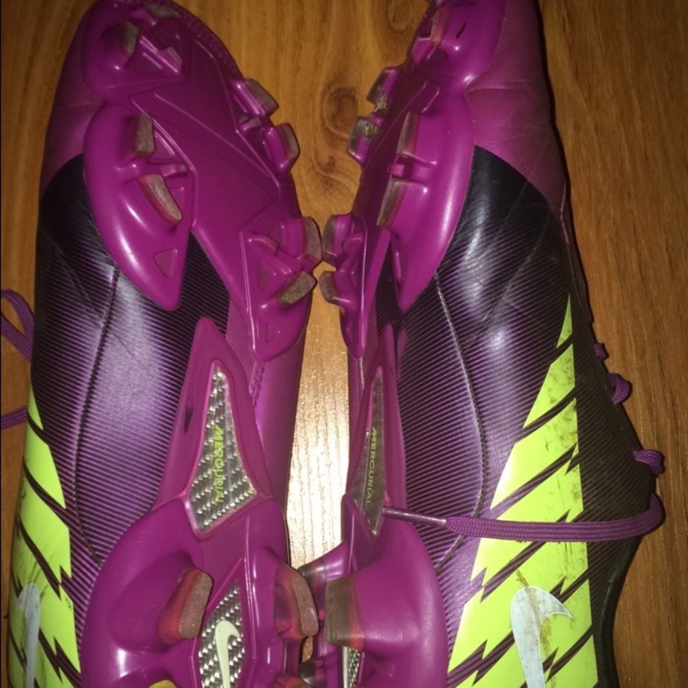 Soccer cleats