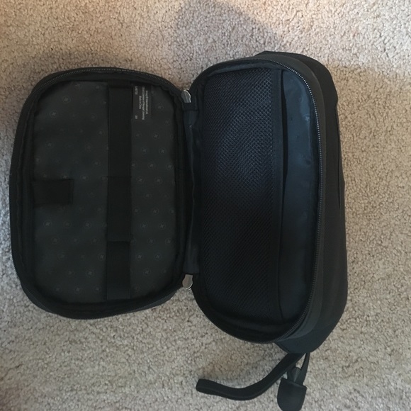 Swiss Gear hygiene travel kit - Picture 3 of 4