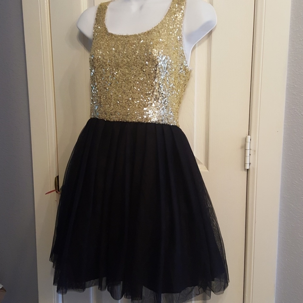 B Darlin ~ Junior Dress