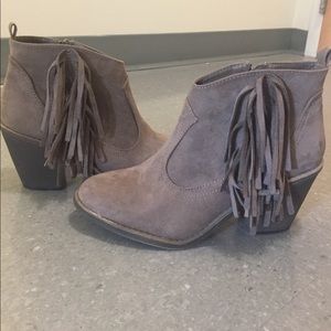 Women's size 9 tan booties