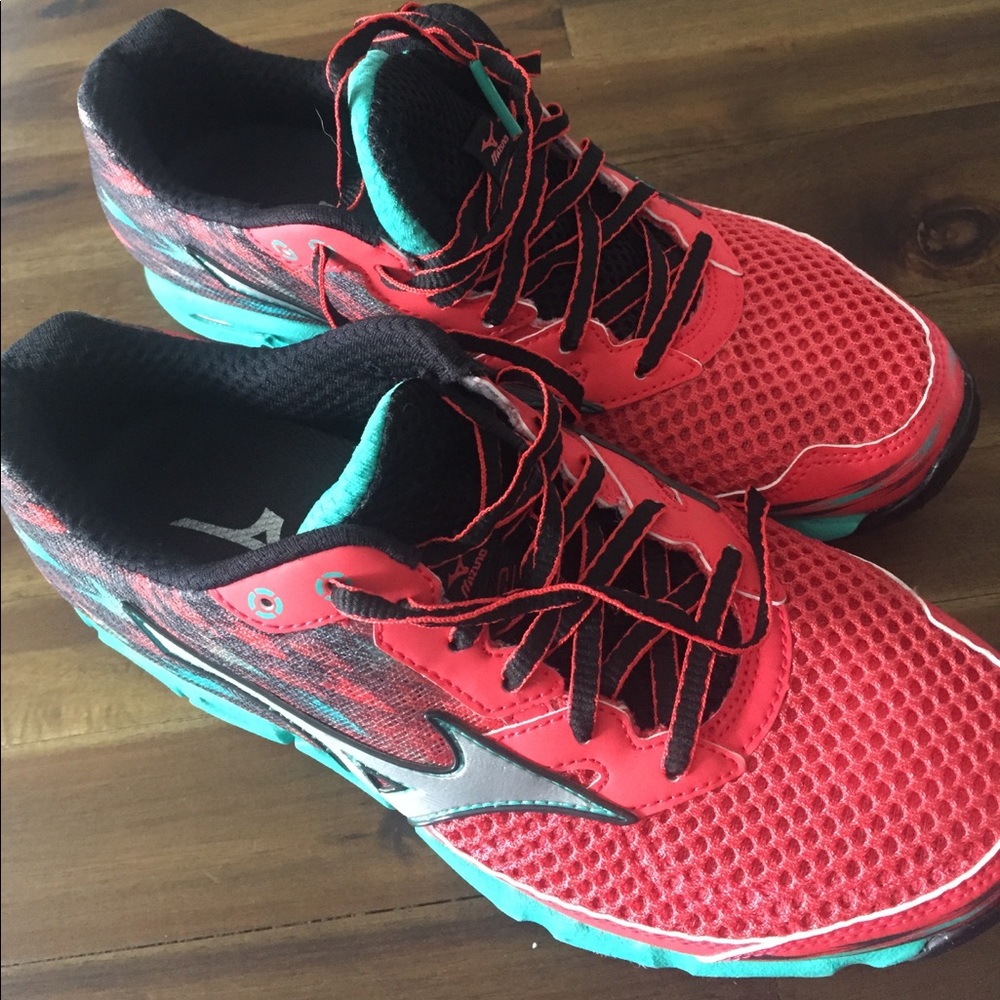 Mizuno wave hydrate 2 running shoes. Nwot