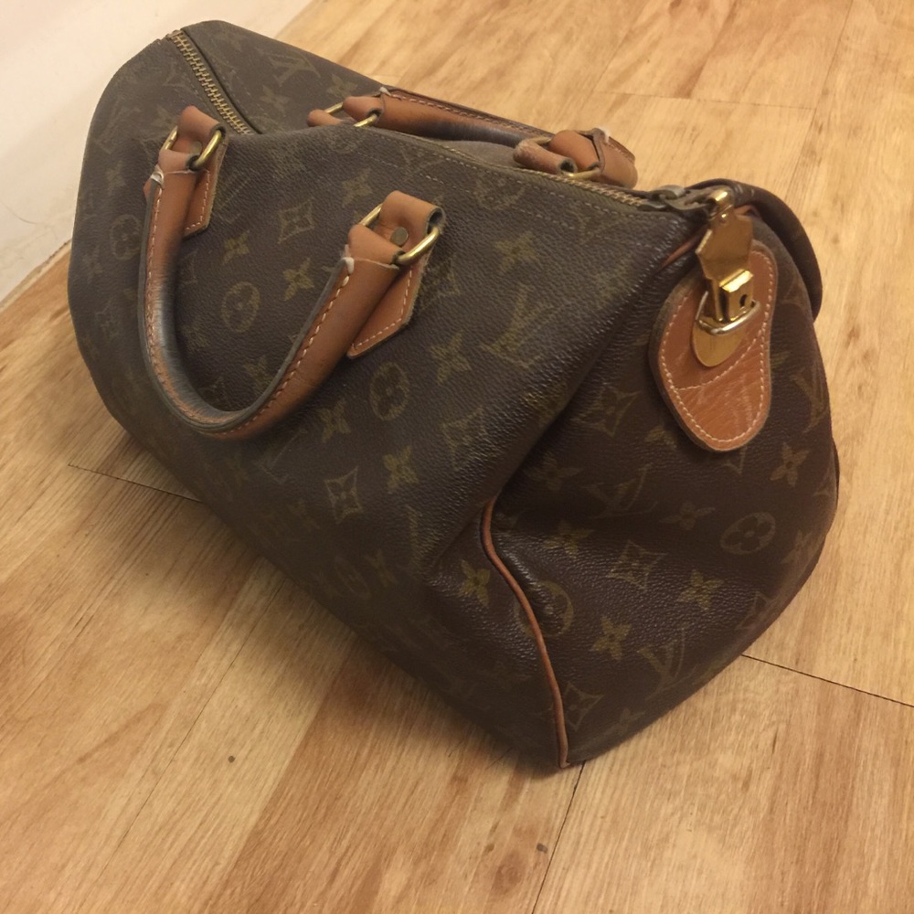 Vintage Louis Vuitton French luggage Co. Speedy 30