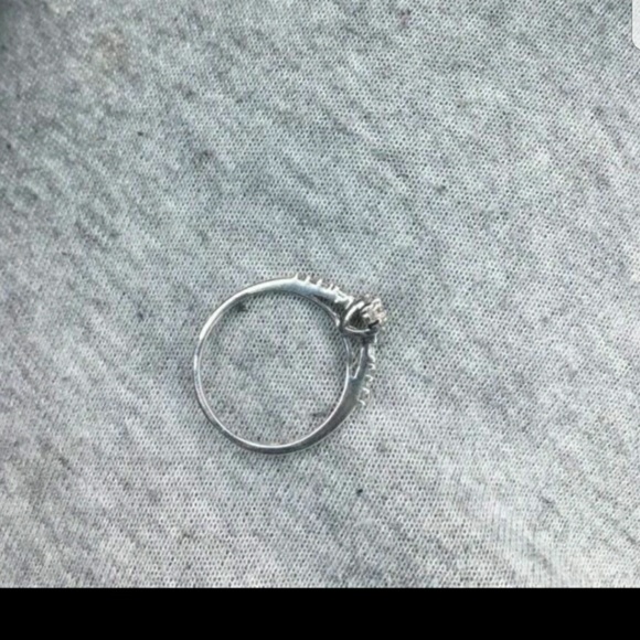 Diamond ring - Picture 3 of 3