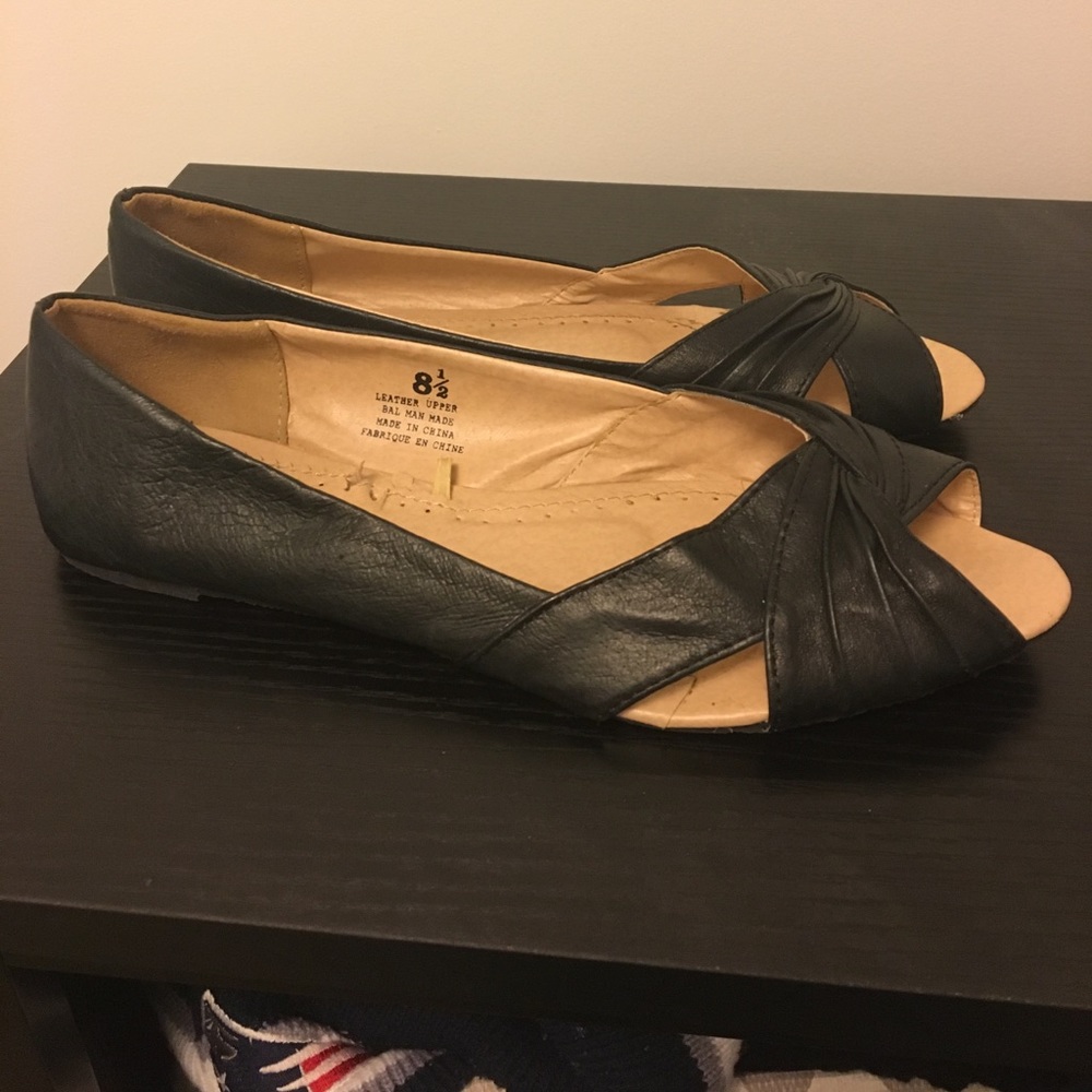 Peep toe flats