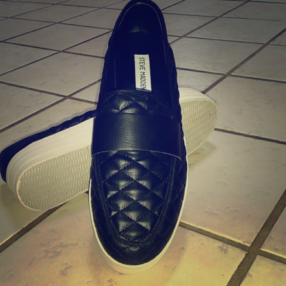 Steve Madden quilted tennis shoes