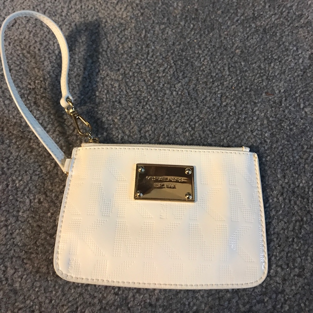 White Micheal Kors Wristlet