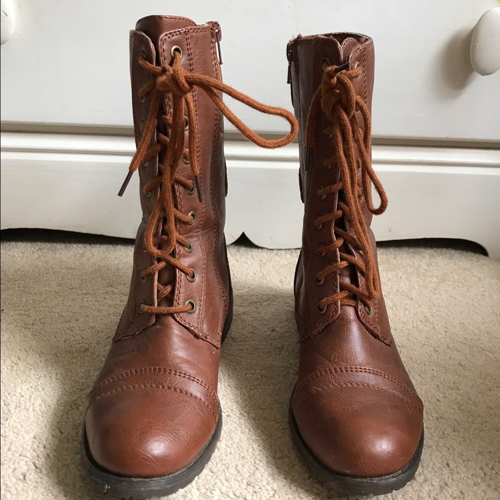 Combat boots