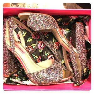 Betsey Johnson Glissten Rainbow pumps