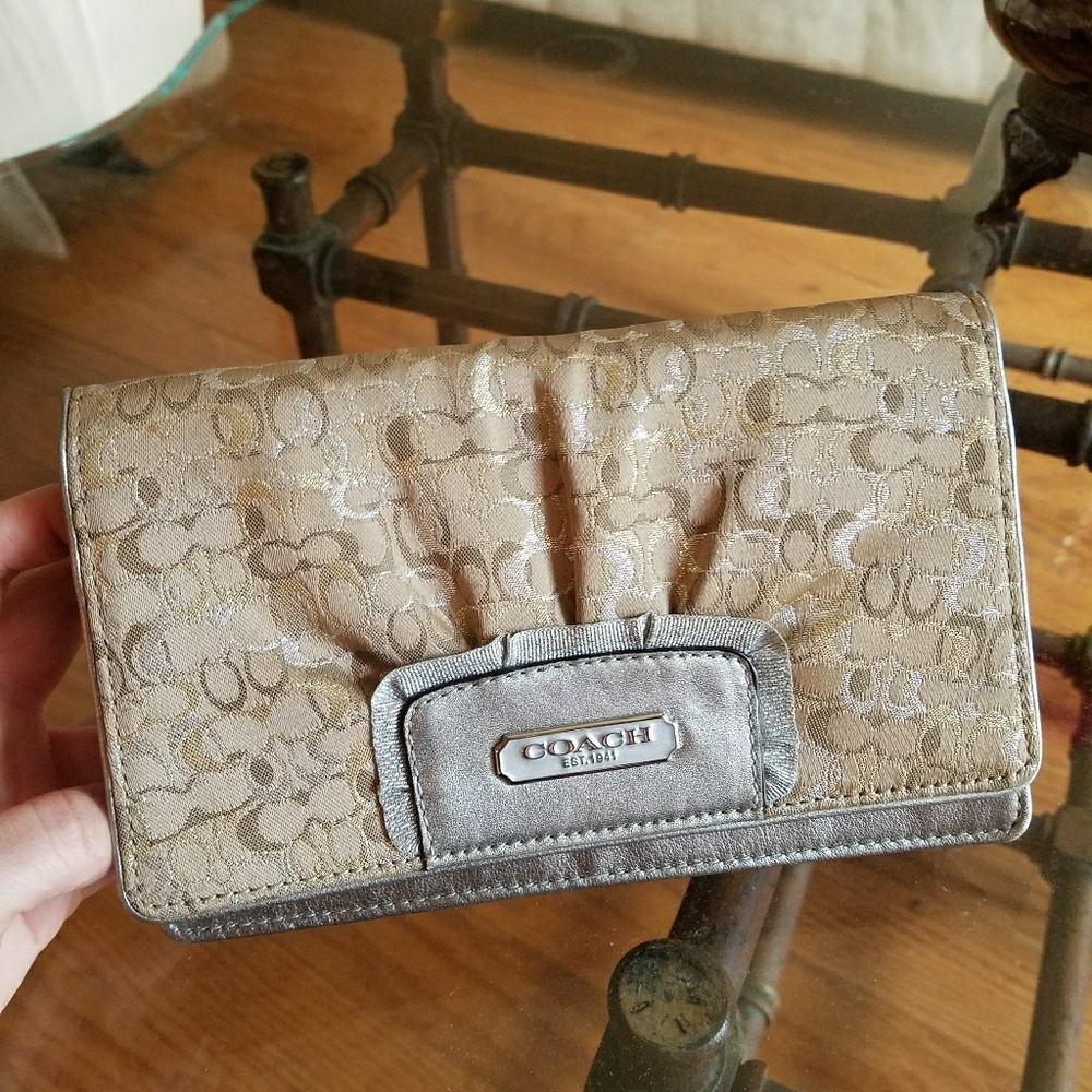 Authentic coach clutch