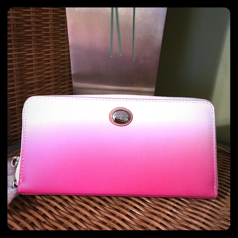 NWT Coach Peyton Ombré Accordion Zip Around Wallet