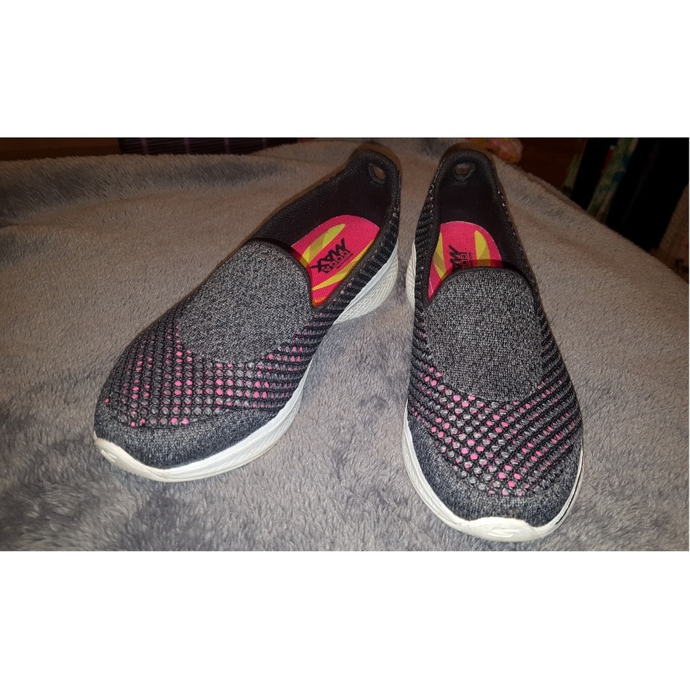 Skechers Go Walk 4 in Navy & Pink