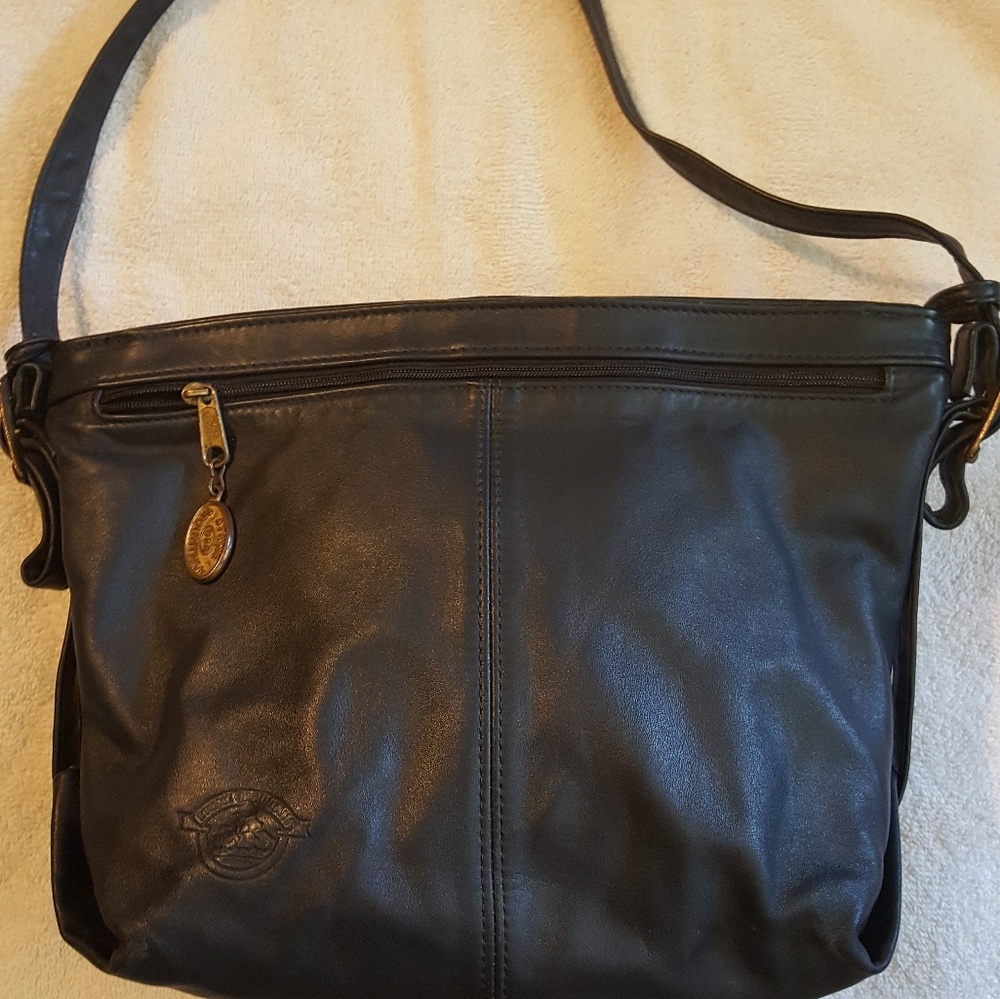 STONE MOUNTAIN LEATHER PURSE