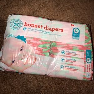 Honest Company Newborn Strawberry Diapers 🍓🍓🍓