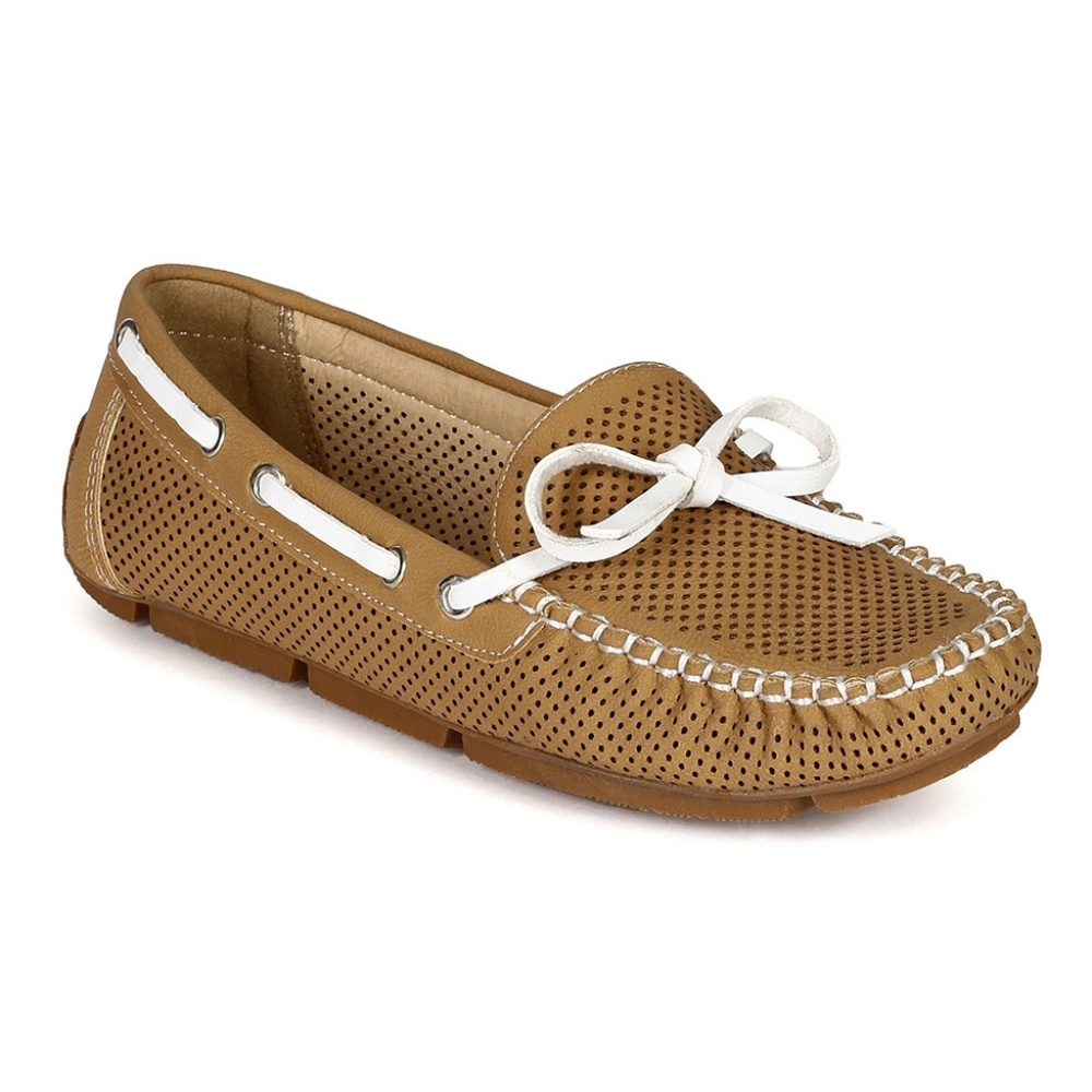 NWOT perforated boat shoes in camel