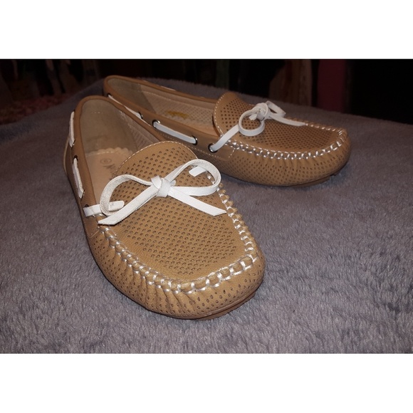 NWOT perforated boat shoes in camel - Picture 2 of 4