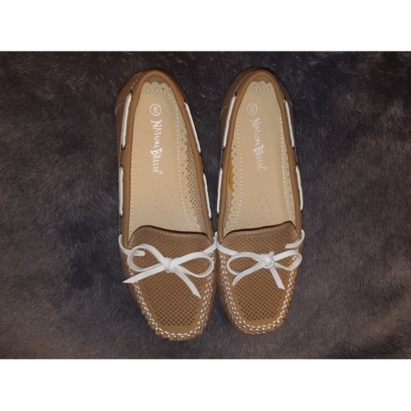 NWOT perforated boat shoes in camel - Picture 3 of 4