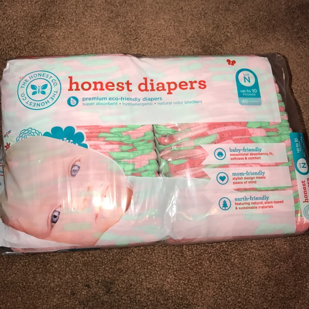 The honest company Newborn Strawberry Diapers🍓