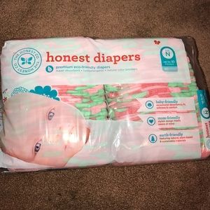 The honest company Newborn Strawberry Diapers🍓