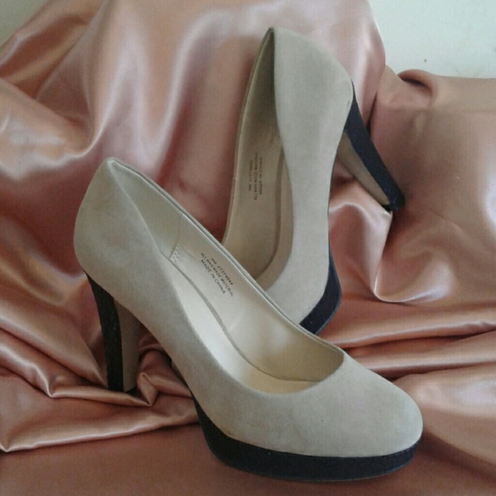 Tan & Black pumps   by Cato