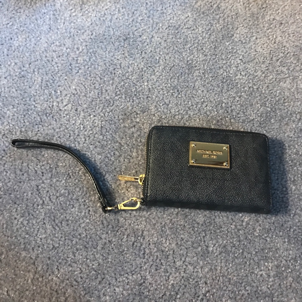 Black Micheal Kors wristlet