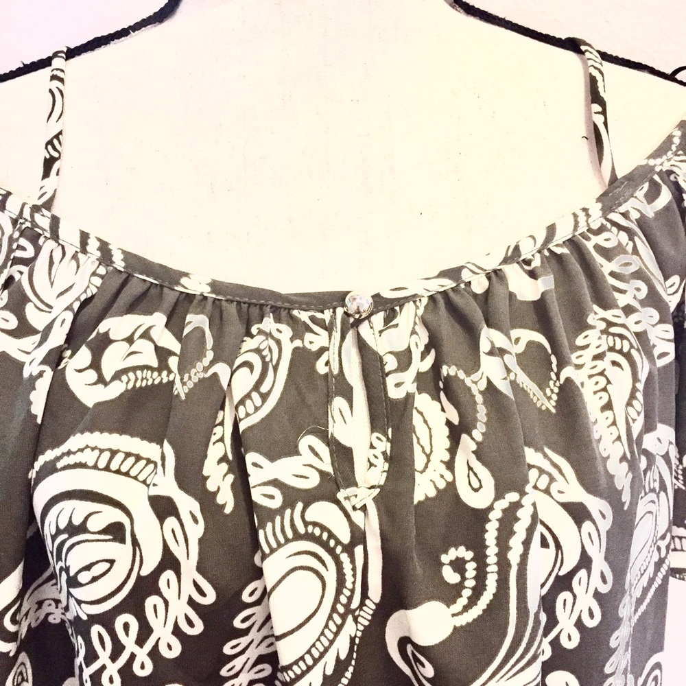 Cold shoulder top - Picture 2 of 3