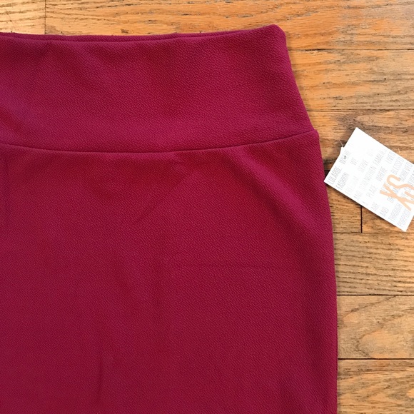 LuLaRoe Dresses & Skirts - Lularoe Cassie Skirt NWT XS