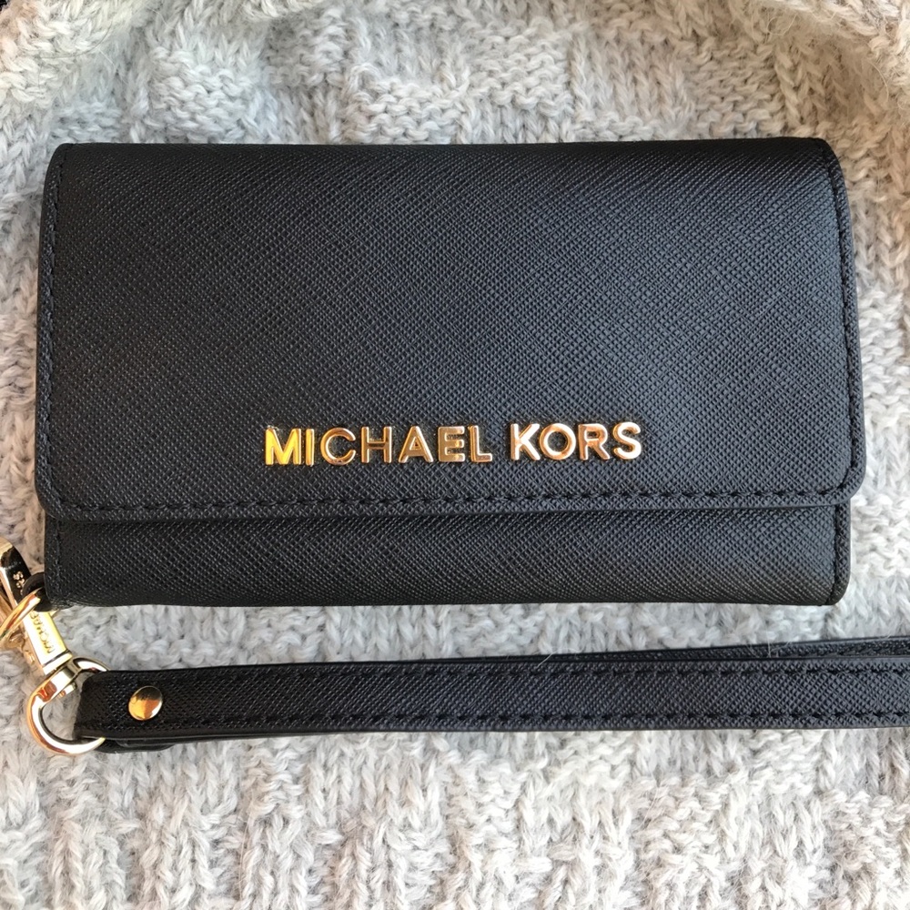 🎈SOLD 🎈[Michael Kors] iPhone 5 case/wristlet