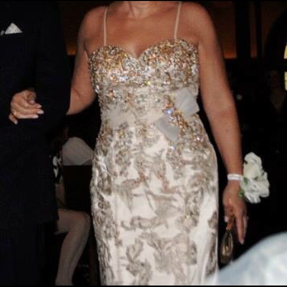 Beautiful Champagne gown. Mother of bride/prom - Picture 5 of 8