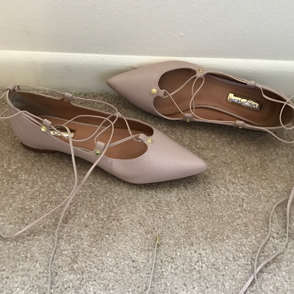 Halogen pointy toe Ghille flat